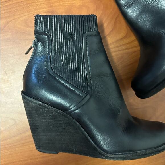 Frye Carrie Scrunch Ankle Wedge Black Bootie Boot Size 10 Leather Shoes Zipper - Picture 5 of 13